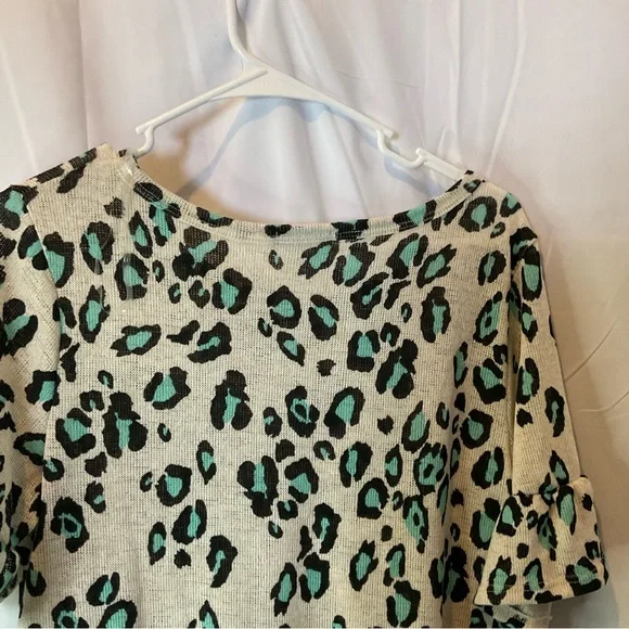 Hopely Women’s Short Sleeve Light Blue Leopard Print Waffle Knit Size Large - Picture 11 of 13